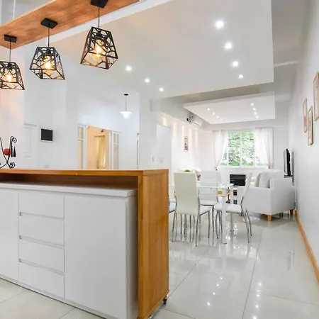 Dpto. En Recoleta: Calido, Proximo Y Confortable Buenos Aires Exterior photo